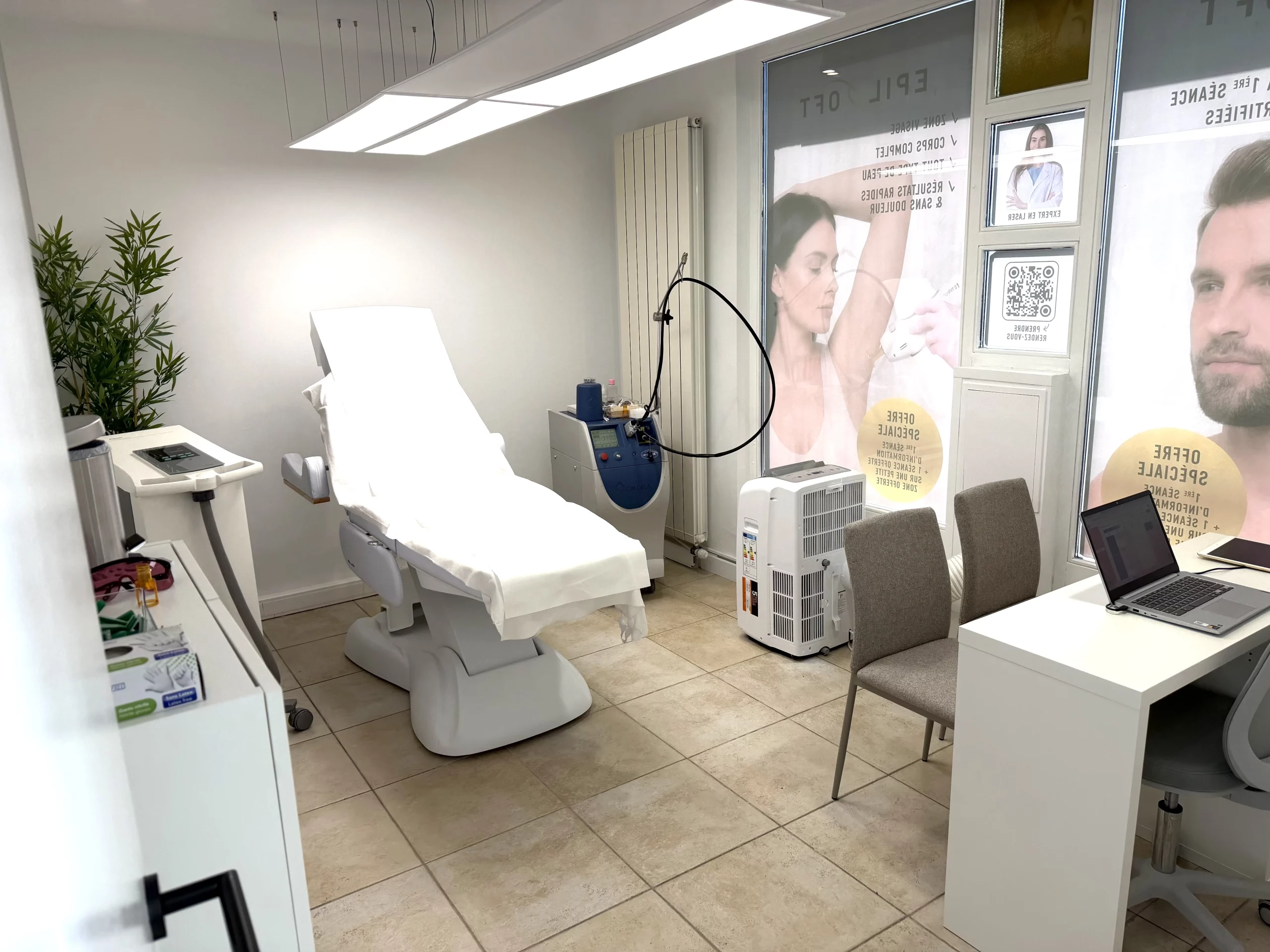 Salle de traitement épilation laser au centre Epilsoft Watermael avec laser médical Candela